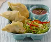 Frittierte chinesische Teigtaschen mit Garnelenfüllung