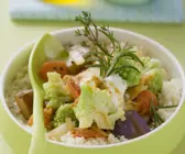 Geschmortes Gemüse mit Romanesco auf Couscous