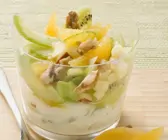 Fruchtiger Salat mit Staudensellerie