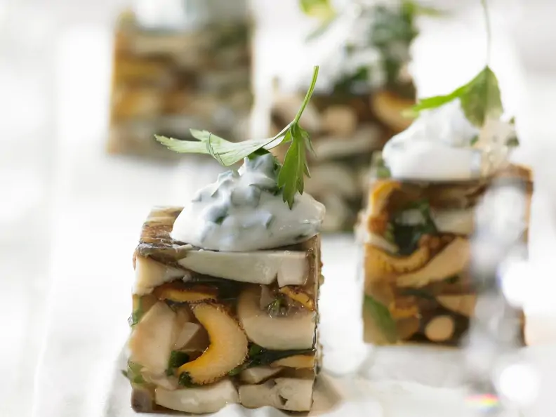 Terrine mit Pilzen