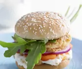 Burger mit Fisch und Ingwer-Mayo