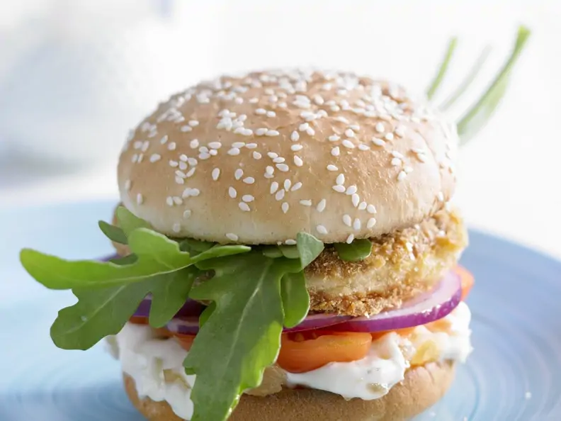 Burger mit Fisch und Ingwer-Mayo