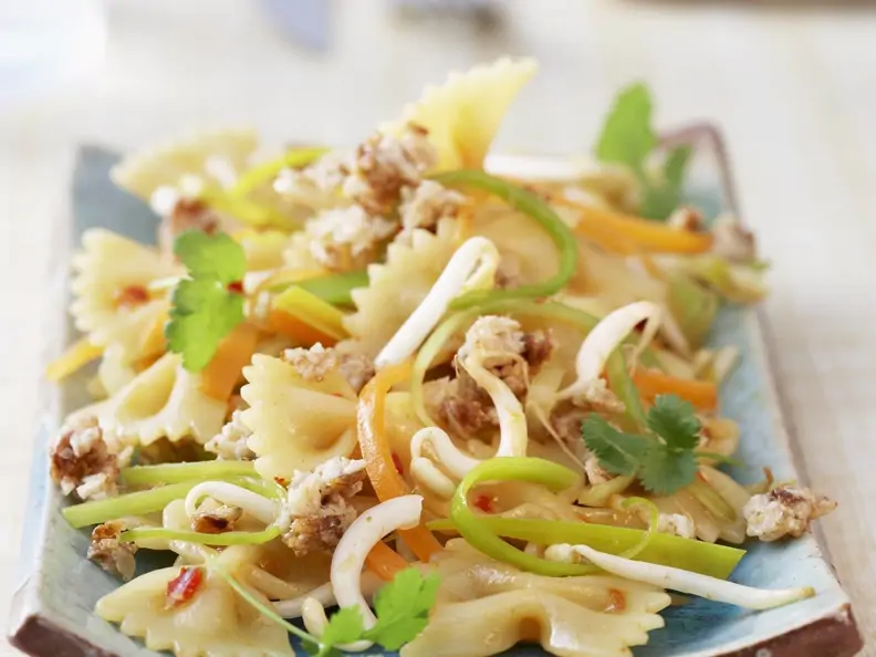 Pastasalat auf asiatische Art