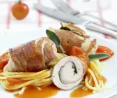 Kalbsroulade im Schinkenmantel auf Spaghetti