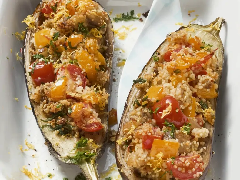 Auberginen mit Couscous-Gemüse-Füllung