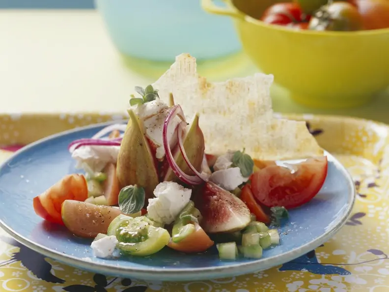 Feigensalat mit Tomaten und Ziegenkäse