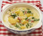 Lauch-Kartoffel-Suppe mit saurer Sahne und Speck