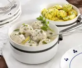Klopse nach Königsberger-Art mit Petersilienkartoffeln
