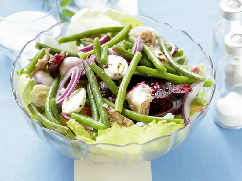 Grüner Bohnensalat mit Thunfisch, Roter Bete und Wachteleiern
