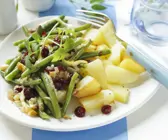 Bohnen mit Räucher-Käse und Kartoffeln