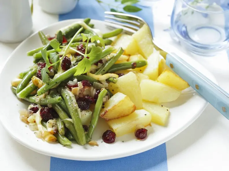 Bohnen mit Räucher-Käse und Kartoffeln