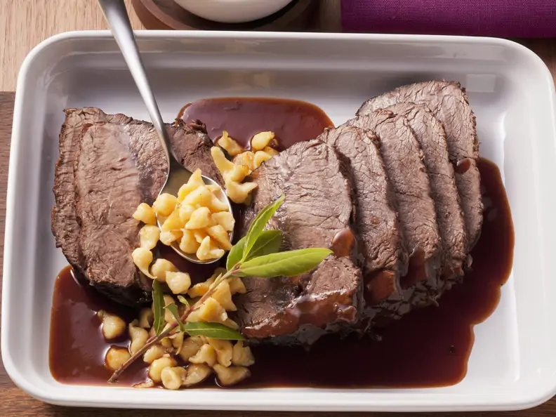 Schmorbraten vom Rind mit Glühweinsoße