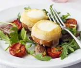 Gebratener Ziegenkäse mit Rucola