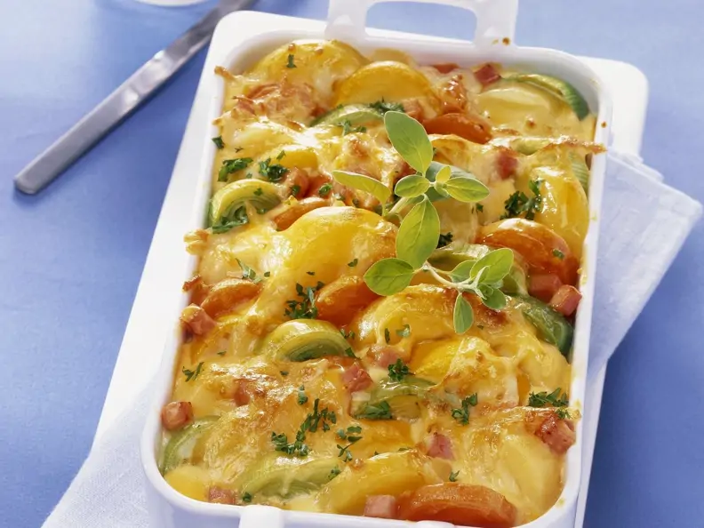 Kartoffel-Tomaten-Gratin mit Rucola