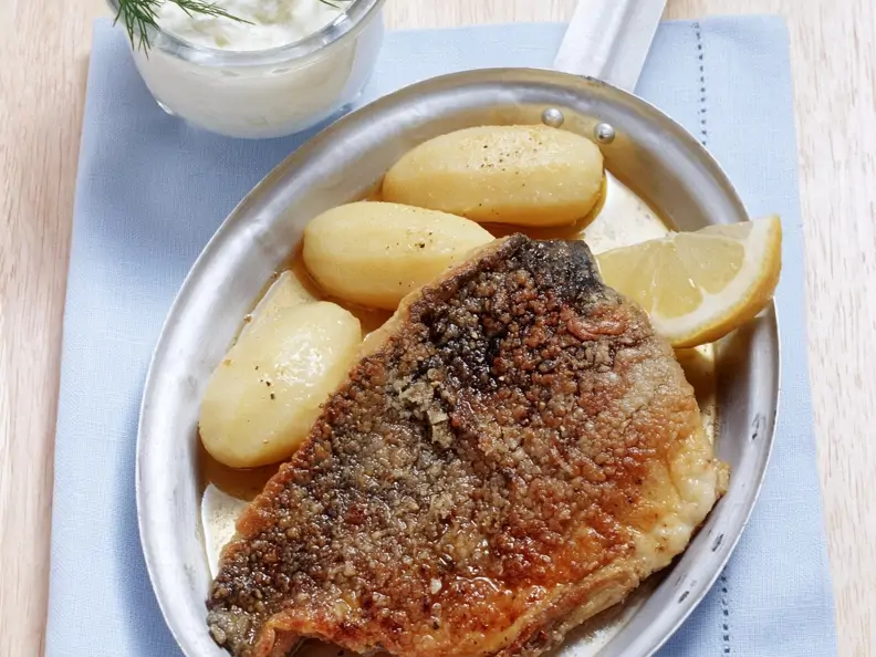 Marinierter Karpfen auf Nürnberger Art mit Meerrettichsahne und Kartoffeln