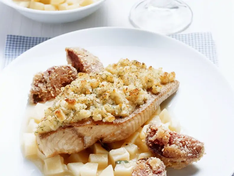 Waller mit Meerrettichhaube und Kartoffel-Apfel-Gemüse