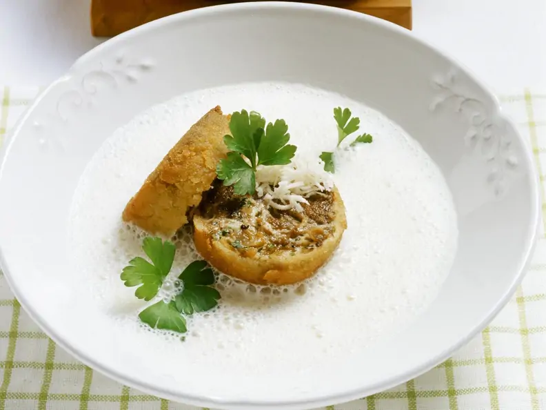 Schaumige Meerrettichsuppe mit Ochsenschwanzeinlage