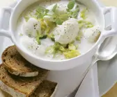 Krautsuppe mit Karpfennockerl