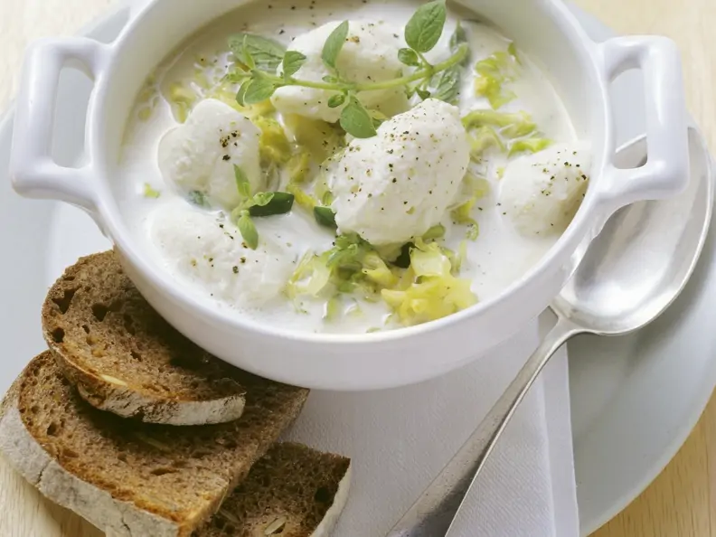 Krautsuppe mit Karpfennockerl