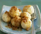 Kartoffelknödel mit Butterkrümeln