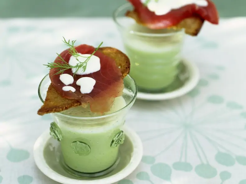 Gurken-Minze-Suppe mit Thunfisch
