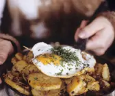Bratkartoffeln mit Fleisch auf österreichische Art (Tiroler Gröstl)