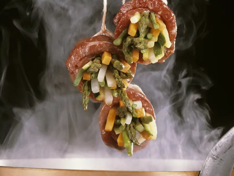 Gedämpfte Rindfleisch-Gemüse-Rouladen