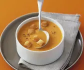 Cremige Karottensuppe mit Croutons
