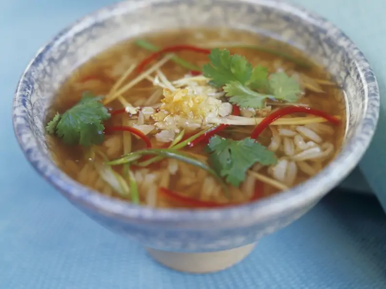 Scharfe Reissuppe aus Thailand