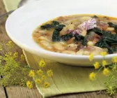 Italienische Bohnensuppe mit Schwarzkohl