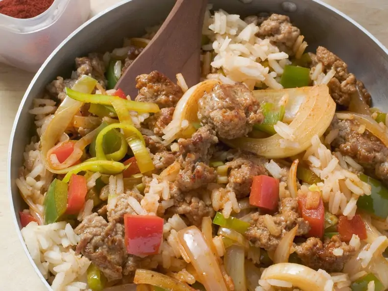 Gemüse-Reis-Pfanne mit Schweinefleisch