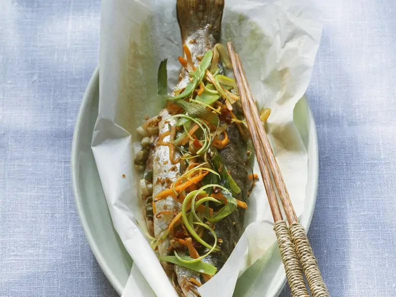 Forelle auf asiatische Art gebacken