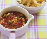 Pikantes Wurst-Mais-Ragout mit Nudeln
