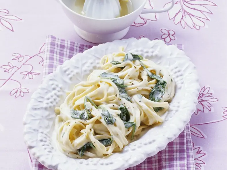 Pasta mit cremiger Spinatsauce