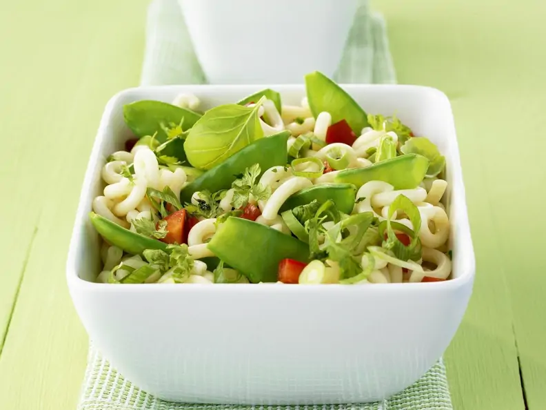 Grüner Nudelsalat