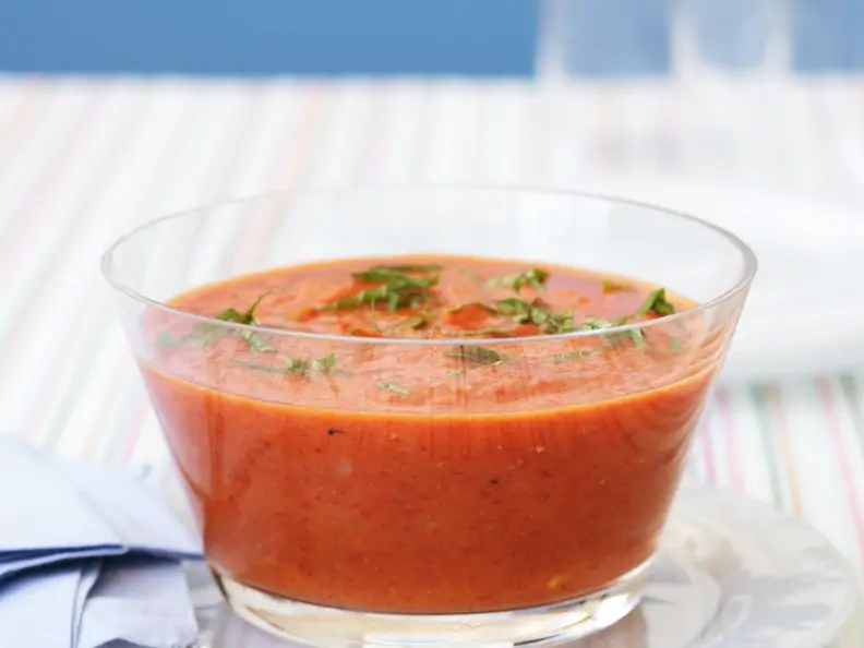 Gazpacho mit Basilikum