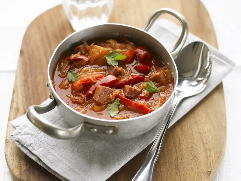Rote-Bete-Suppe mit Fleisch (Borschtsch)
