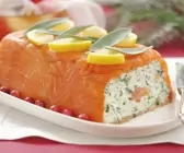 Terrine mit geräuchertem Lachs und Kräuterfrischkäse