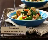 Hähnchen-Geschnetzeltes mit Kokos und Gemüse