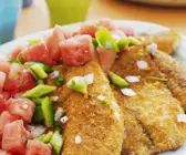 Fisch mit Cornflakes-Kruste und Gemüsesalat