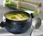 Porree-Suppe mit Basilikum