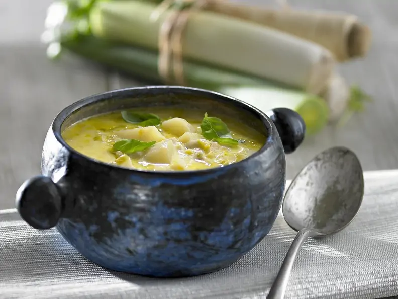 Porree-Suppe mit Basilikum