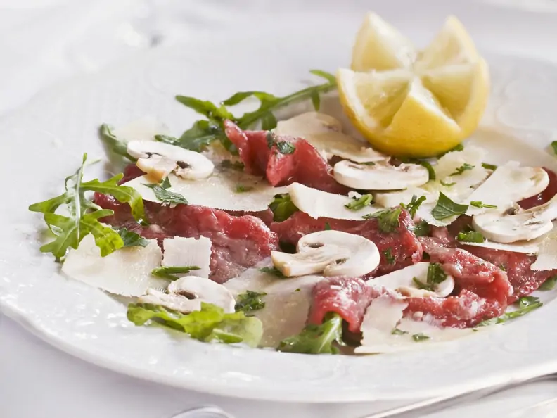 Rinder-Carpaccio mit Champignons