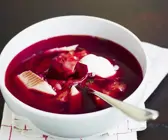 Rote-Bete-Suppe mit geräucherter Forelle