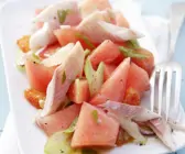 Melonensalat mit geräucherter Forelle