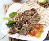 Kalbfleischspieße mit Melonen-Chutney