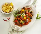 Mediterranes Gemüseragout mit Rosmarinkartoffeln