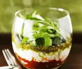 Tomaten- und Basilikumpesto mit Ricotta