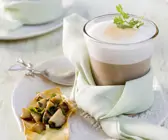 Steinpilzsuppe mit Milchschaum