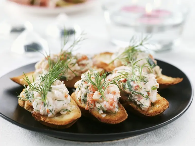 Crostini mit Flusskrebssalat